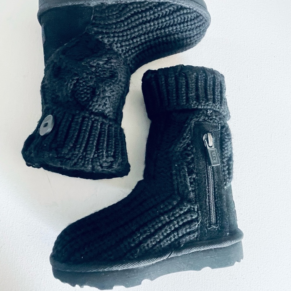 UGG classic cardi cabled knit boots Black  size 8 toddler $120 New Little Kids